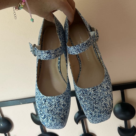 Blue Floral Print Platform Mary Jane Pumps - Picture 5 of 6